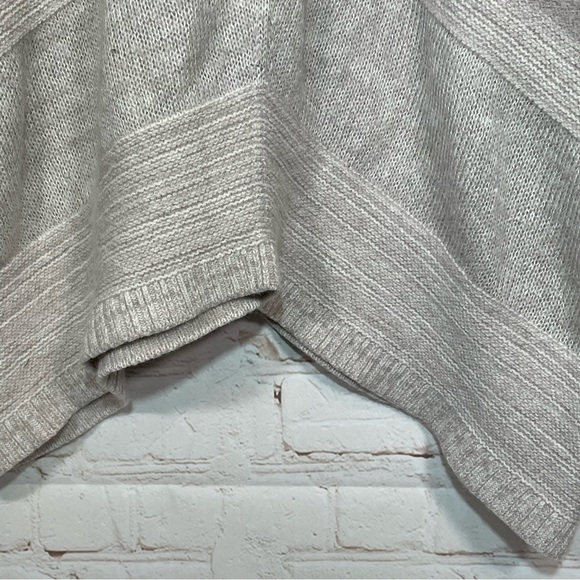 Express Sweater Womens XS Tan Merino Wool Mohair Blend Round Neck Lightweight - Picture 10 of 10